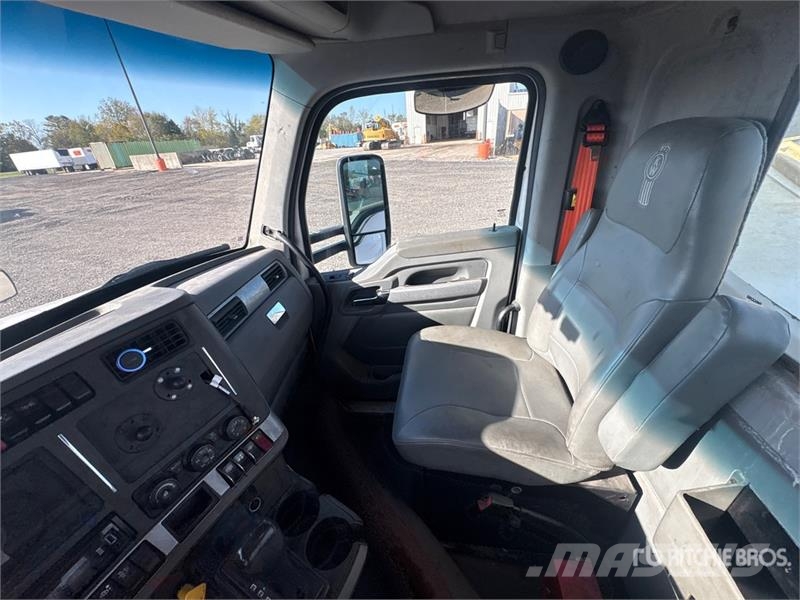 Kenworth T680 4x2 S/A Day Cab Truck Tractor Dragbilar