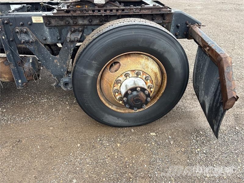 Kenworth T680 4x2 S/A Day Cab Truck Tractor Sadulveokid