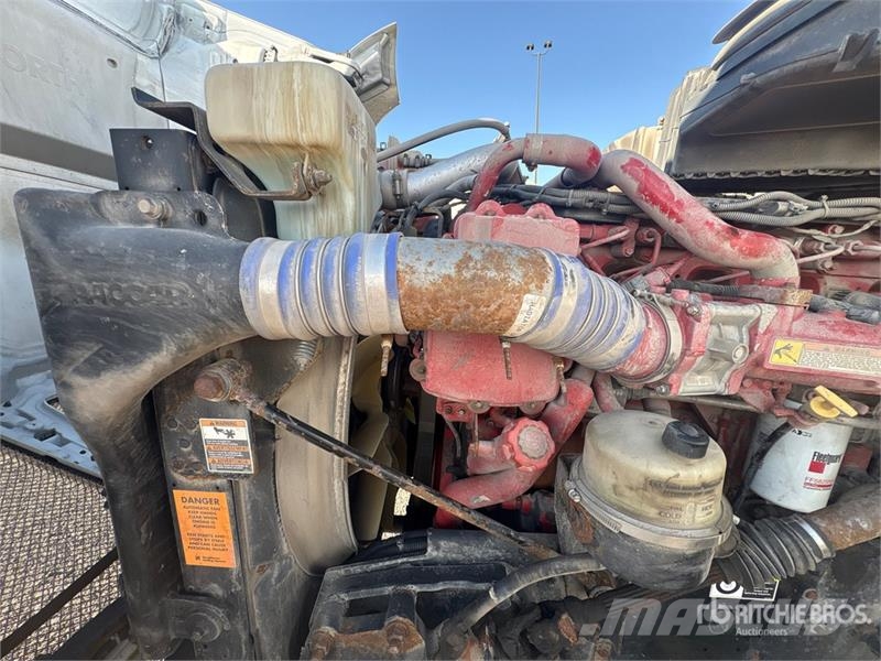 Kenworth T680 4x2 S/A Day Cab Truck Tractor Dragbilar