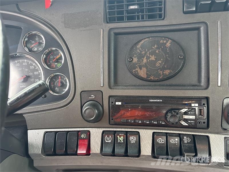 Kenworth T680 4x2 S/A Day Cab Truck Tractor Vlačilci