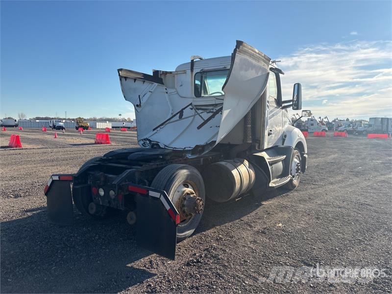 Kenworth T680 4x2 S/A Day Cab Truck Tractor Tractor Units