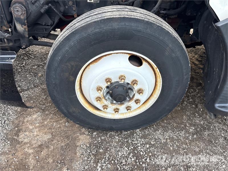 Kenworth T680 4x2 S/A Day Cab Truck Tractor Влекачи
