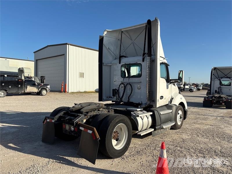 Kenworth T680 4x2 S/A Day Cab Truck Tractor Vlačilci