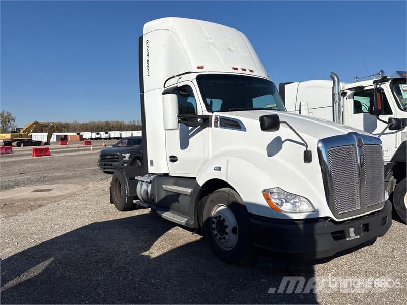 Kenworth T680 4x2 S/A Day Cab Truck Tractor Tractor Units