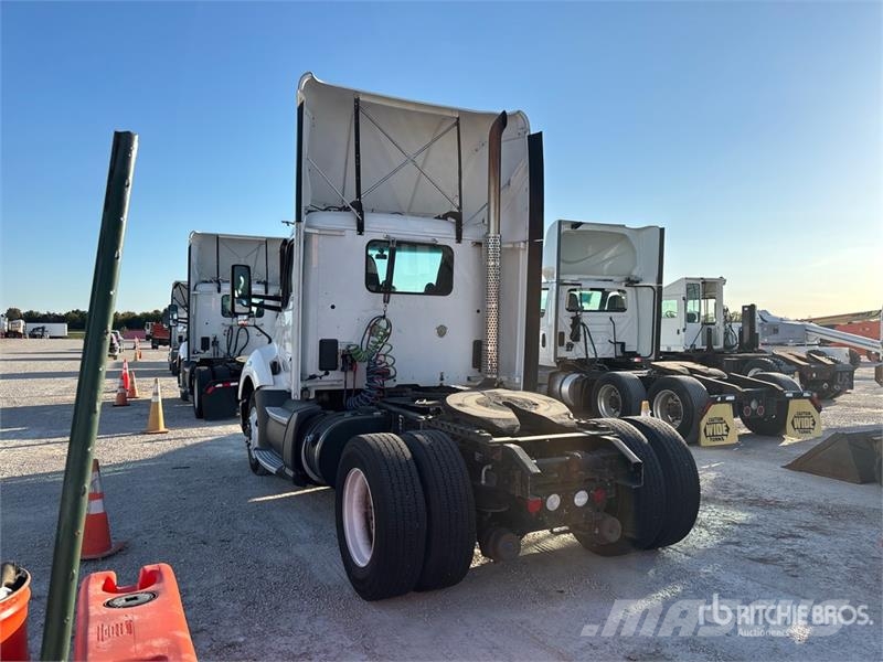 Kenworth T680 4x2 S/A Day Cab Truck Tractor Vlačilci