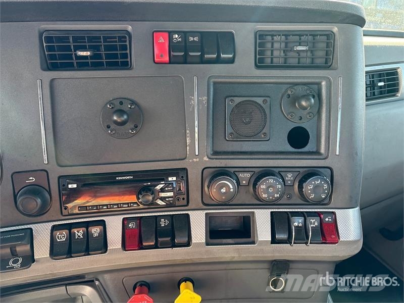Kenworth T680 4x2 S/A Day Cab Truck Tractor Tractor Units