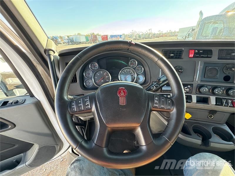Kenworth T680 4x2 S/A Day Cab Truck Tractor Tractor Units