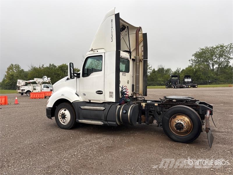 Kenworth T680 4x2 S/A Day Cab Truck Tractor Sadulveokid