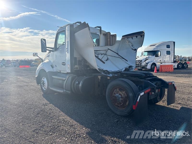 Kenworth T680 4x2 S/A Day Cab Truck Tractor Tractor Units