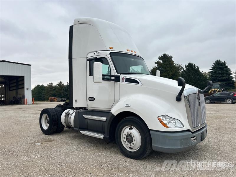 Kenworth T680 4x2 S/A Day Cab Truck Tractor Tegljači