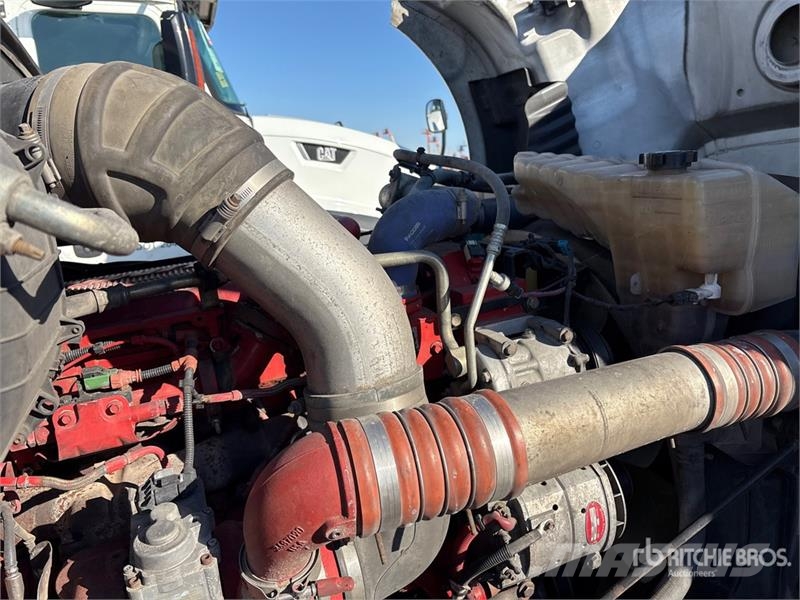 Kenworth T680 4x2 S/A Day Cab Truck Tractor Tractor Units