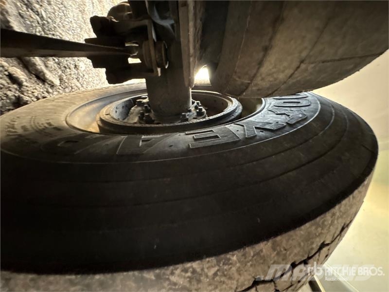 Kenworth T680 4x2 S/A Day Cab Truck Tractor Влекачи
