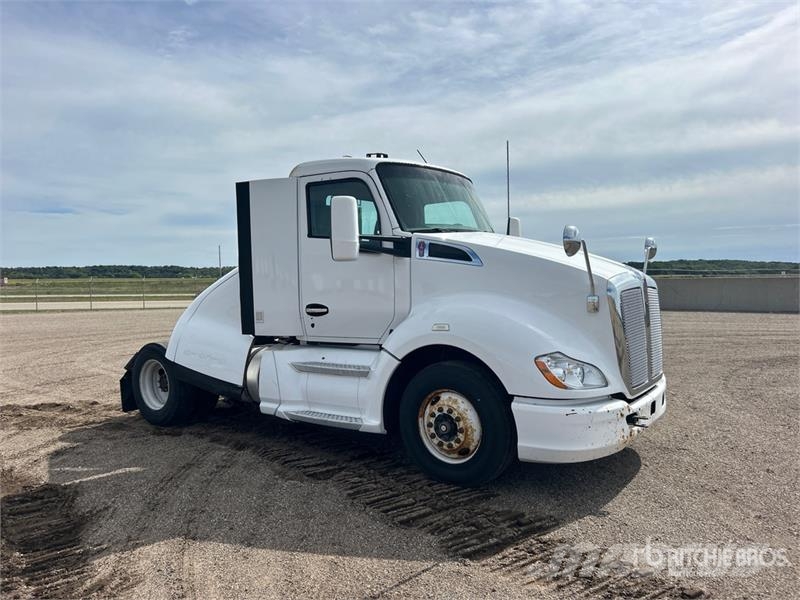 Kenworth T680 4x2 S/A Day Cab Truck Tractor Седельные тягачи