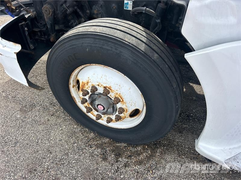 Kenworth T680 4x2 S/A Day Cab Truck Tractor Седельные тягачи