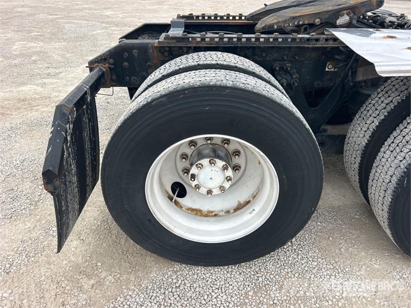 Kenworth T680 6x4 T/A Day Cab Truck Tractor Trekkvogner