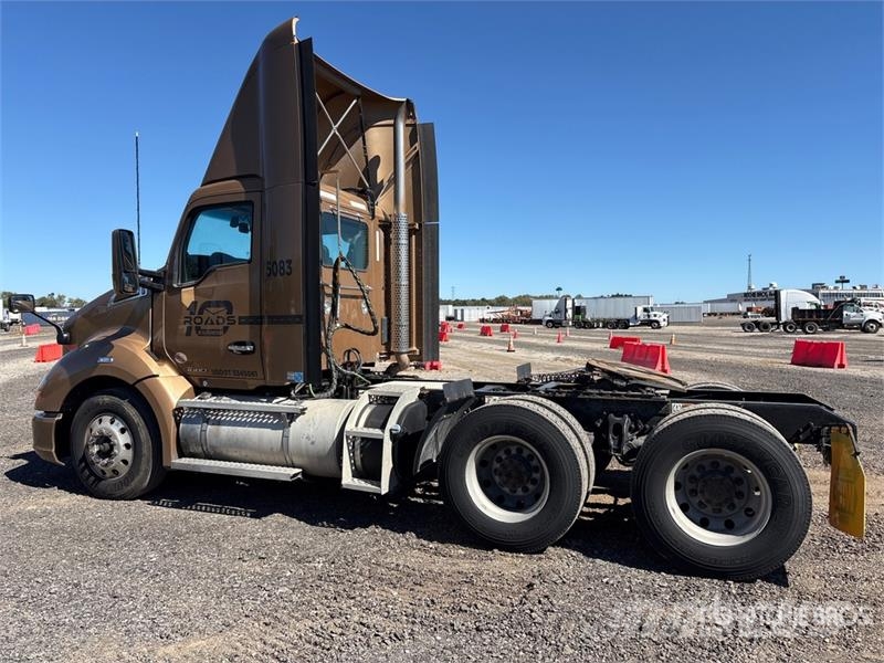 Kenworth T680 6x4 T/A Day Cab Truck Tractor Vlačilci