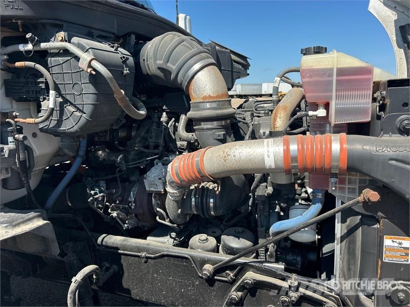 Kenworth T680 6x4 T/A Day Cab Truck Tractor Влекачи