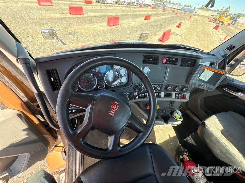 Kenworth T680 6x4 T/A Day Cab Truck Tractor Vlačilci