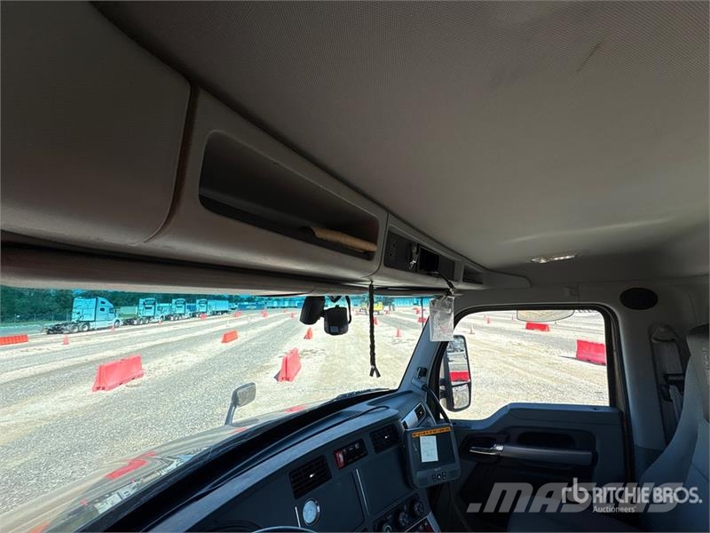 Kenworth T680 6x4 T/A Day Cab Truck Tractor Vlačilci