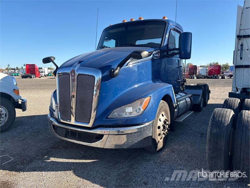 Kenworth T680 6x4 T/A Day Cab Truck Tractor Motrici e Trattori Stradali