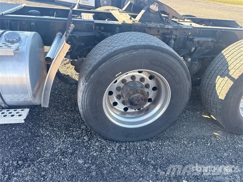 Kenworth T680 6x4 T/A Day Cab Truck Tractor Naudoti vilkikai