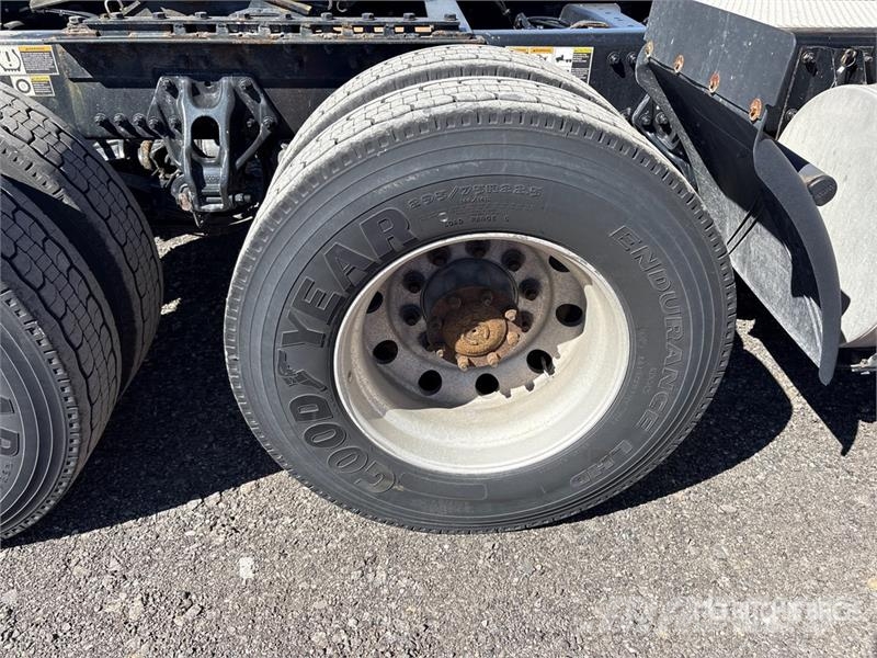 Kenworth T680 6x4 T/A Day Cab Truck Tractor Vlačilci