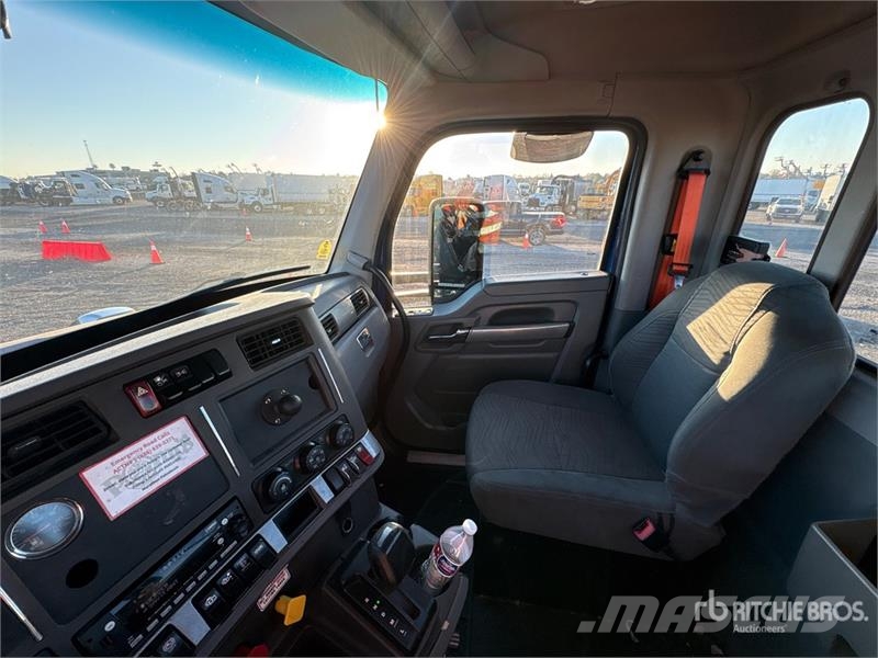 Kenworth T680 6x4 T/A Day Cab Truck Tractor Vilcēji