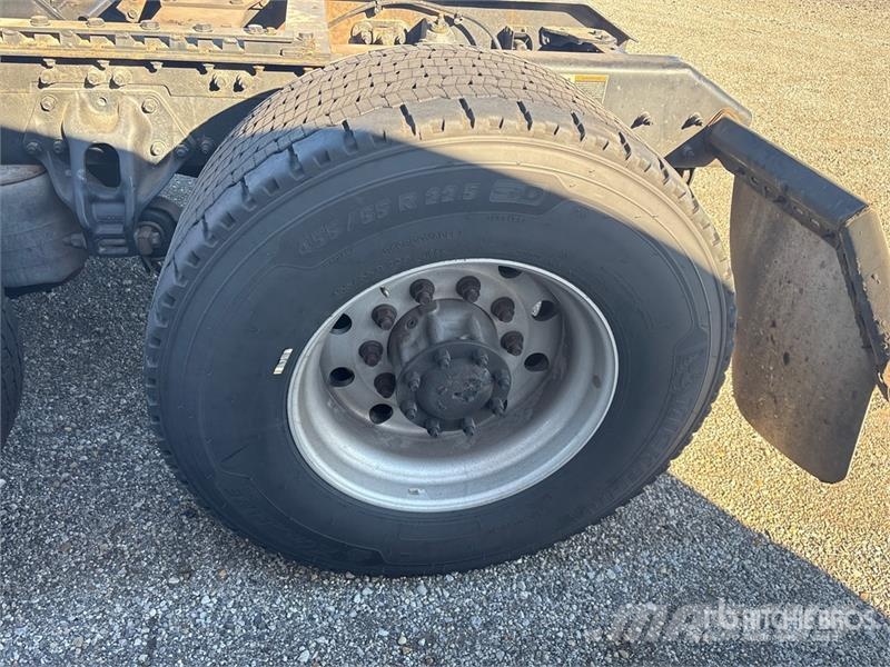 Kenworth T680 6x4 T/A Day Cab Truck Tractor Motrici e Trattori Stradali