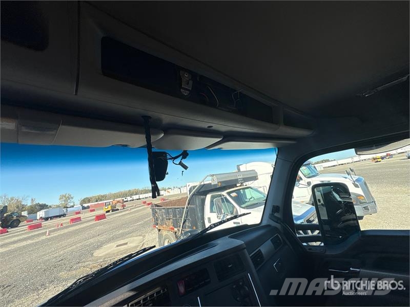 Kenworth T680 6x4 T/A Day Cab Truck Tractor Motrici e Trattori Stradali