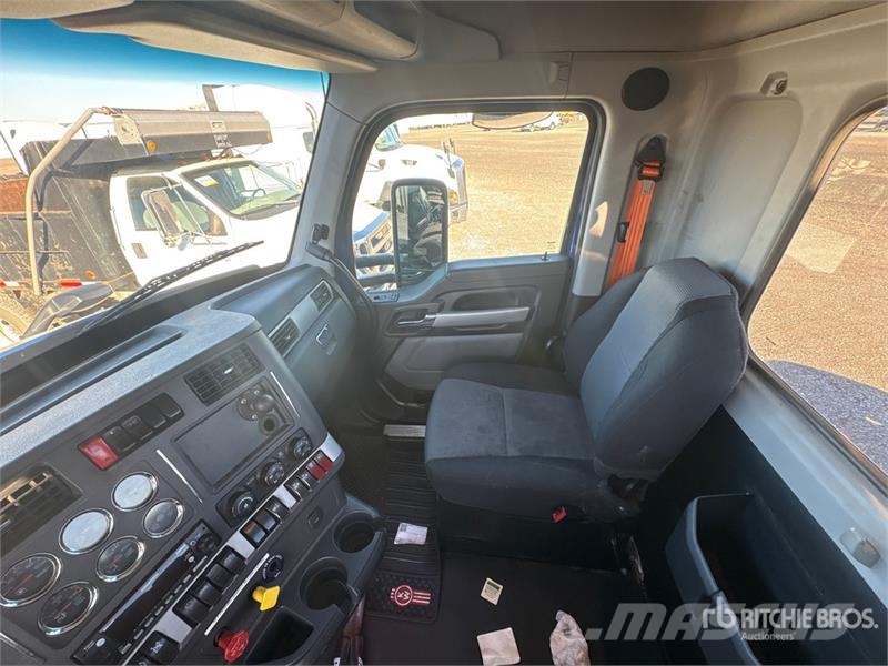 Kenworth T680 6x4 T/A Day Cab Truck Tractor Motrici e Trattori Stradali