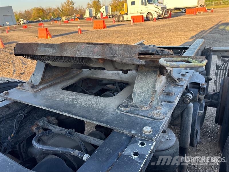 Kenworth T680 6x4 T/A Day Cab Truck Tractor Vilcēji