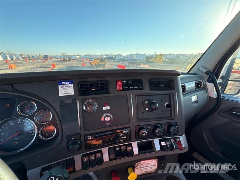 Kenworth T680 6x4 T/A Day Cab Truck Tractor Vilcēji