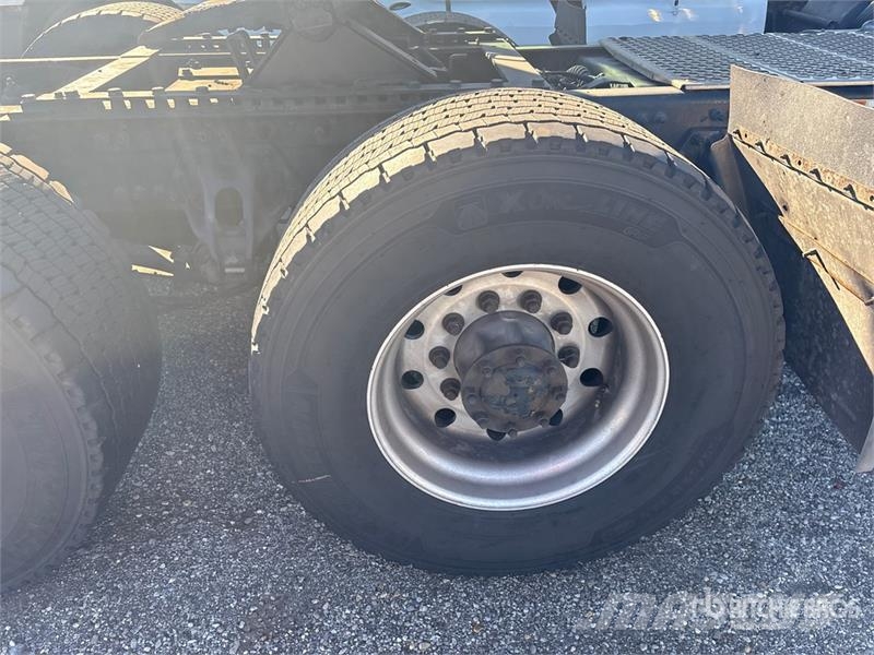 Kenworth T680 6x4 T/A Day Cab Truck Tractor Motrici e Trattori Stradali