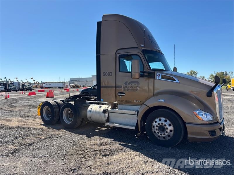 Kenworth T680 6x4 T/A Day Cab Truck Tractor Vlačilci