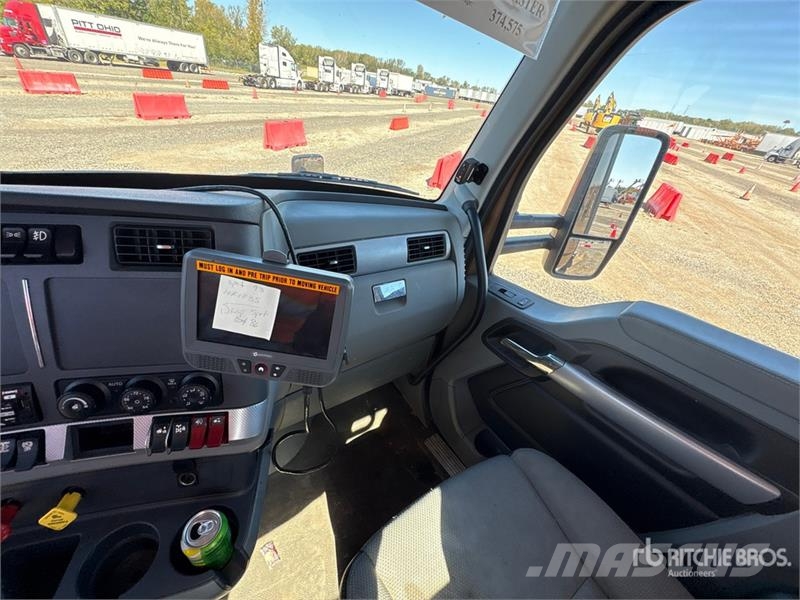 Kenworth T680 6x4 T/A Day Cab Truck Tractor Vlačilci