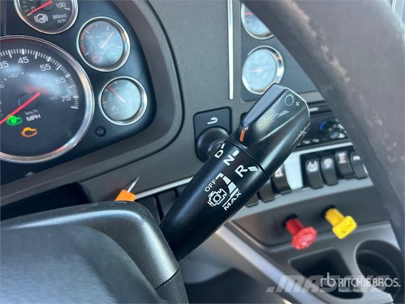 Kenworth T680 6x4 T/A Day Cab Truck Tractor Влекачи