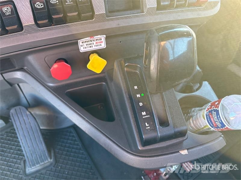 Kenworth T680 6x4 T/A Day Cab Truck Tractor Vilcēji