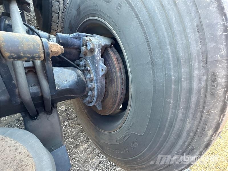 Kenworth T680 6x4 T/A Day Cab Truck Tractor Vilcēji
