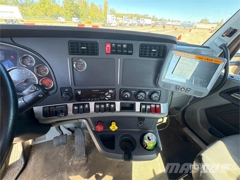 Kenworth T680 6x4 T/A Day Cab Truck Tractor Vlačilci