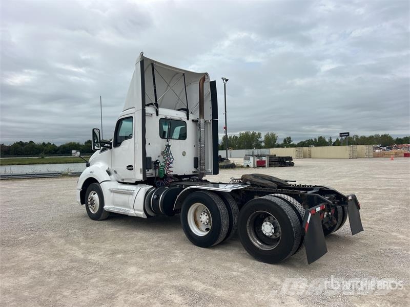 Kenworth T680 6x4 T/A Day Cab Truck Tractor Trekkvogner