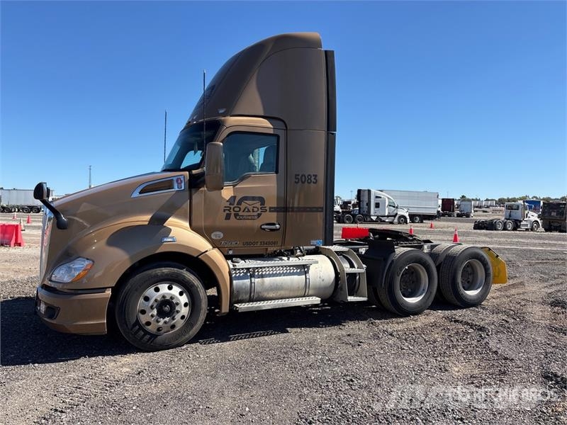 Kenworth T680 6x4 T/A Day Cab Truck Tractor Vlačilci