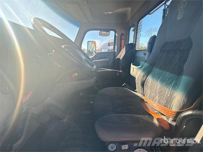 Kenworth T680 6x4 T/A Day Cab Truck Tractor Naudoti vilkikai