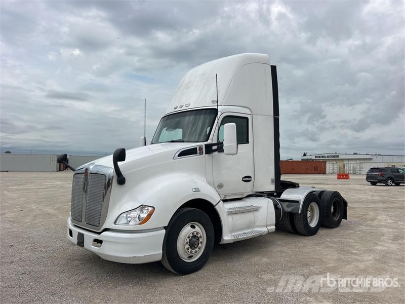 Kenworth T680 6x4 T/A Day Cab Truck Tractor Trekkvogner