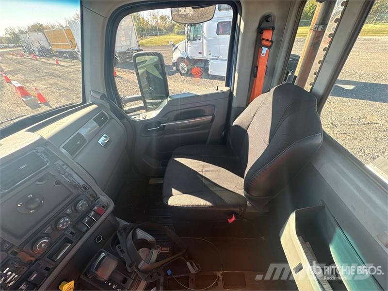 Kenworth T680 6x4 T/A Day Cab Truck Tractor Sattelzugmaschinen