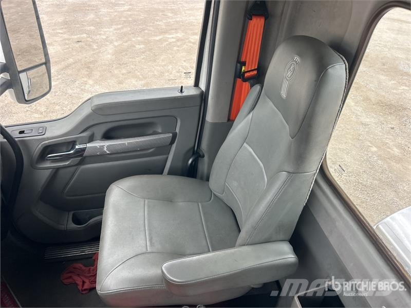 Kenworth T680 6x4 T/A Day Cab Truck Tractor Trekkvogner