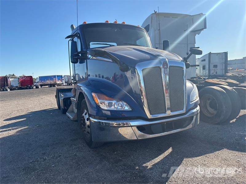 Kenworth T680 6x4 T/A Day Cab Truck Tractor Motrici e Trattori Stradali