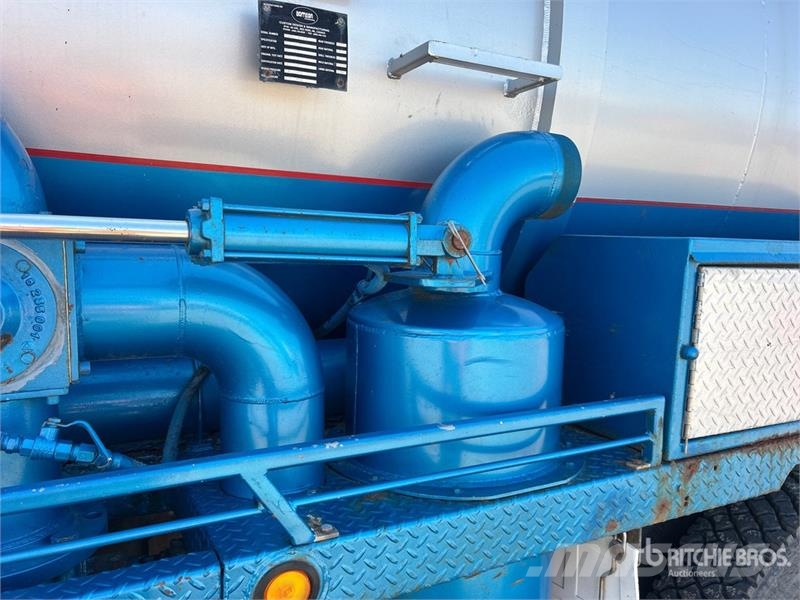 Kenworth T800 Combi / vacuum trucks