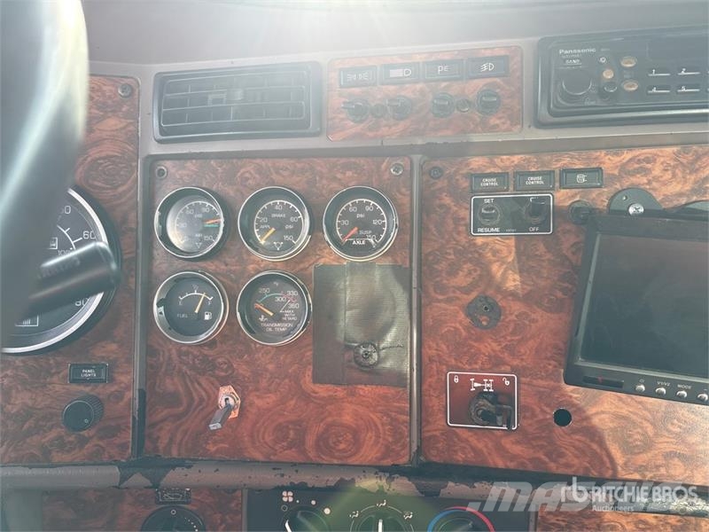 Kenworth T800 6x4 Cab and Chassis Kabine i unutrašnjost
