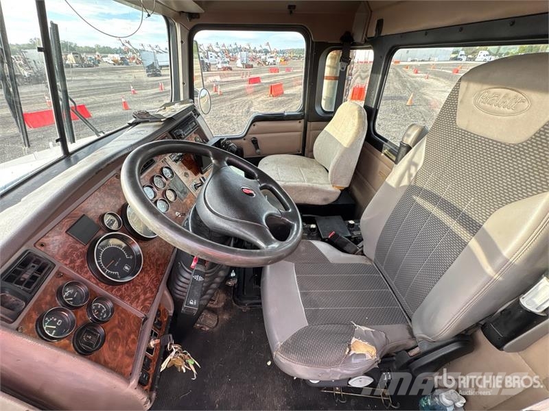 Kenworth T800 6x4 Cab and Chassis Kabine i unutrašnjost