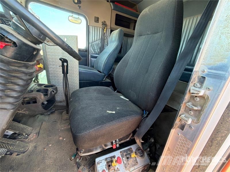 Kenworth T800 6x4 Sleeper Cab and Chassis (Inoperable) Kabine in notranjost